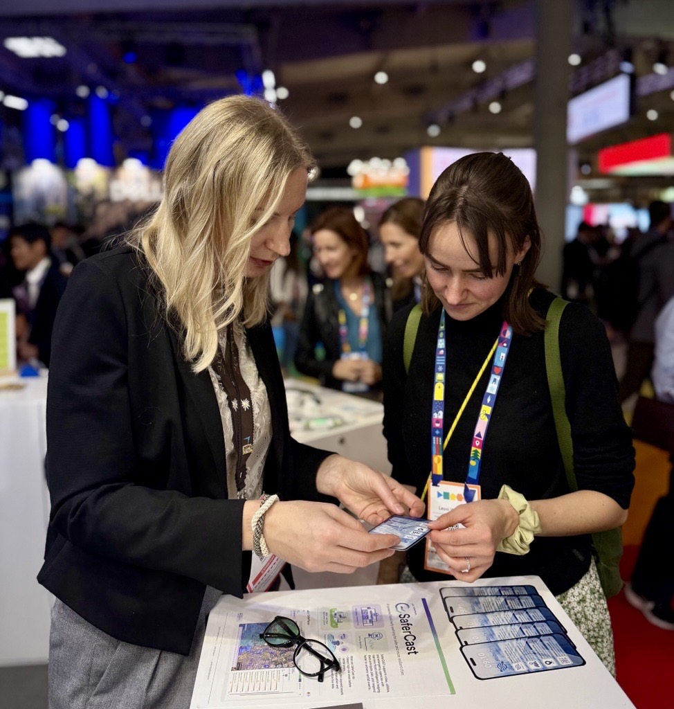 Svetlana Dedova distributing the Moby Dex flyers.